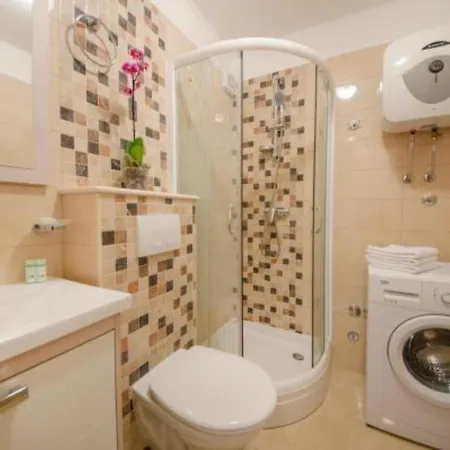 Gostinjska kuća Mia 4*