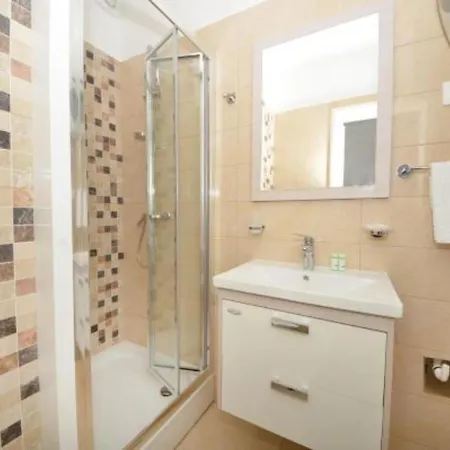 Gostinjska kuća Mia 4*